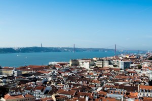 Blick über die Bucht vom Castelo de S. Jorge