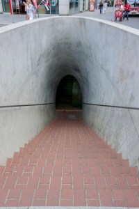 Blick in den Dresdner Untergrund (= Kanalisation), ein teures Kunstprojekt