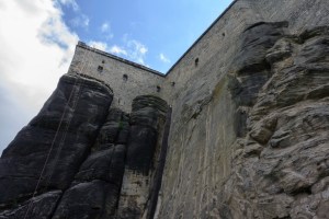 Die Festung liegt auf einem hohen Fels