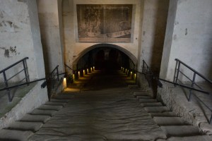 Gang hinunter in den Weinkeller