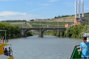 Der Main flussaufwärts