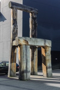 Moderne Skulptur auf dem Campus der Universität