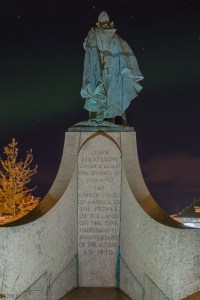 Leifur Eiríksson "der Glückliche" beobachtet die Nordlichter