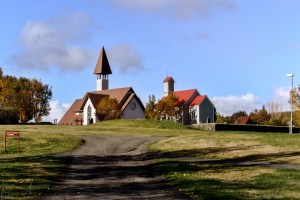 Die neue und die alte Kirche von Reykholt