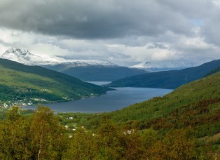 Blick auf den Fjord vom Hotel Gratangsfjellet aus