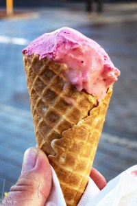 1xErdbeer und 1xBlaubeer aus Valdis Eisdiele