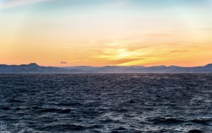 Sonnenaufgang um 10:00 in der Nähe von Hammerfest