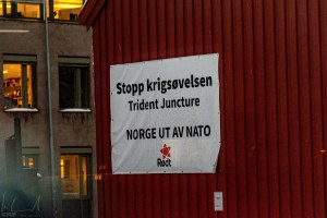"Norwegen raus aus der NATO" - Protestplakat in Trondheim