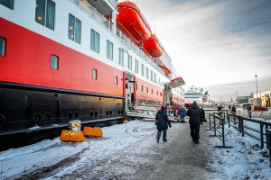 Die MS Finnmarken und die MS Spitsbergen im Hafen von Trondheim