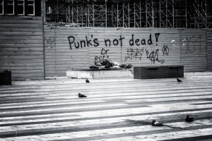 Obdachloser auf dem Bahnhofsplatz